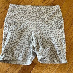 Evolution and Creation Women size small biker yoga shorts Cream‎ tan pockets